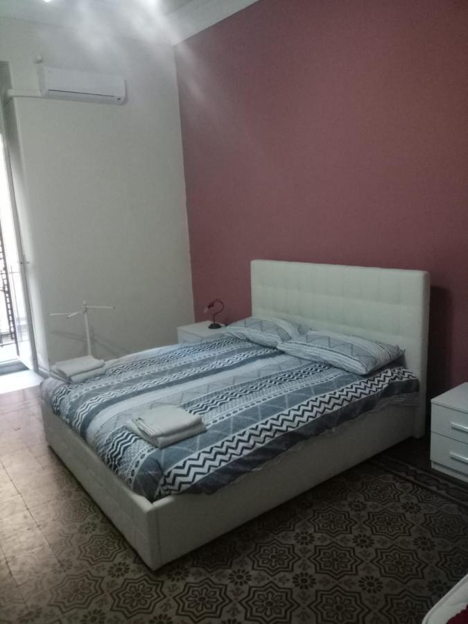Casa Giuseppe Bed & Breakfast คาตาเนีย ภายนอก รูปภาพ