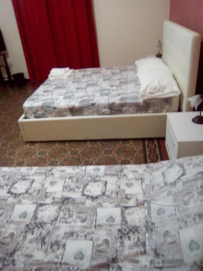 Casa Giuseppe Bed & Breakfast คาตาเนีย ภายนอก รูปภาพ