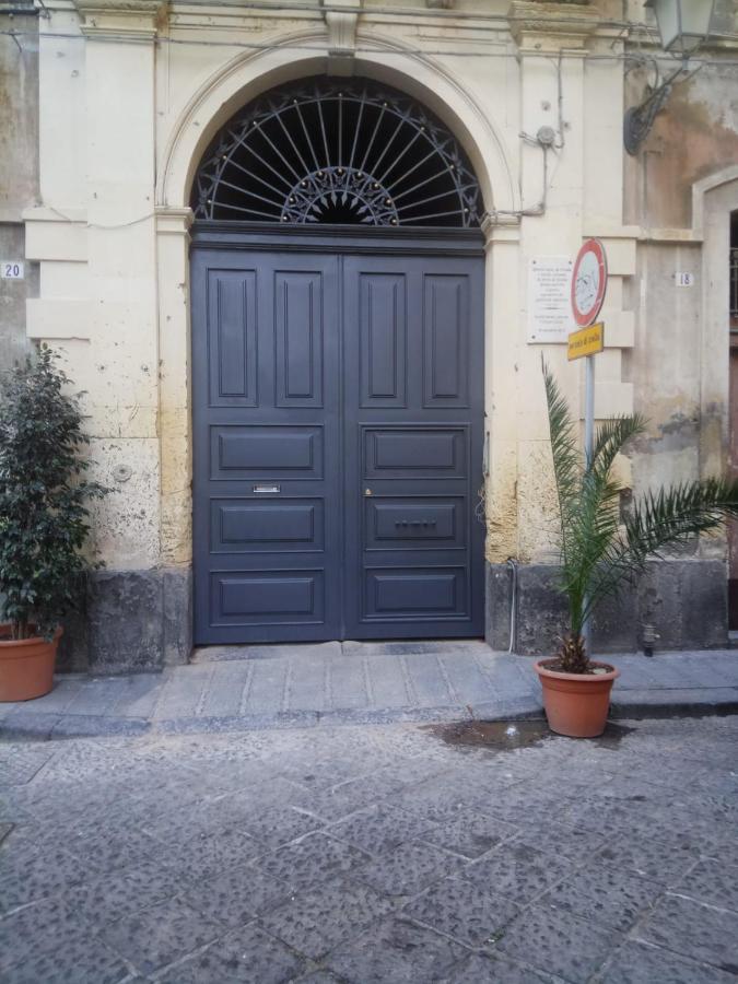 Casa Giuseppe Bed & Breakfast คาตาเนีย ภายนอก รูปภาพ