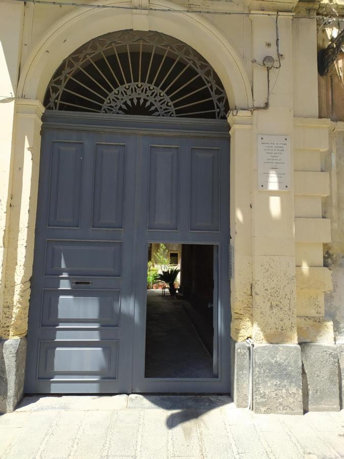 Casa Giuseppe Bed & Breakfast คาตาเนีย ภายนอก รูปภาพ